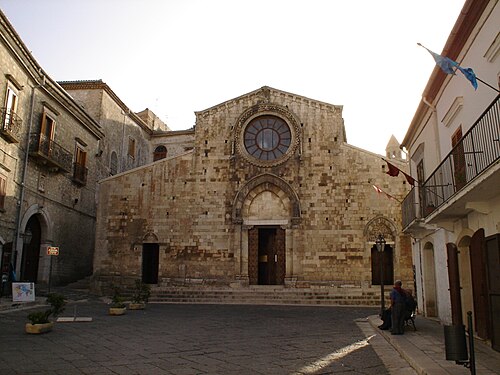 المقر المشترك لأبرشية فوجيا بوفينو هو Basilica Concattedrale di S. Maria Assunta (Bovino).