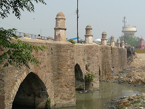 جسر بارا بولا بالقرب من نظام الدين. بني 1621-1622 م
