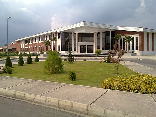 كلية الهندسة في فومان تابعة لجامعة طهران.
