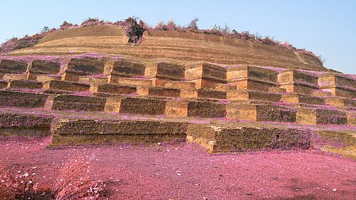 حصن ناندانغاره المدمر وأسوار الحصن