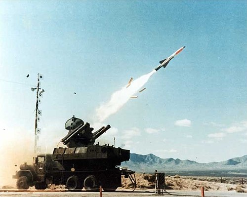 الشاحنة M809 التابعة للفوج السابع/200 لمدفعية الدفاع الجوي.