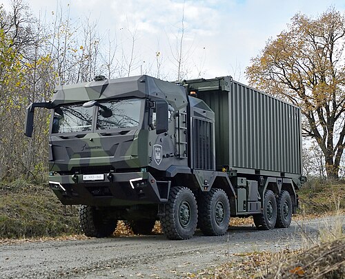 في 6 مايو 2021، كشفت شركة راينميتال النقاب عن سيارة HX3 التي ستتوفر بتكوينات 4×4 و6×6 و8×8 و10×10