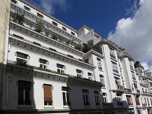 مبنى سكني خرساني متدرج في باريس من تصميم هنري سوفاج (1912-1914)