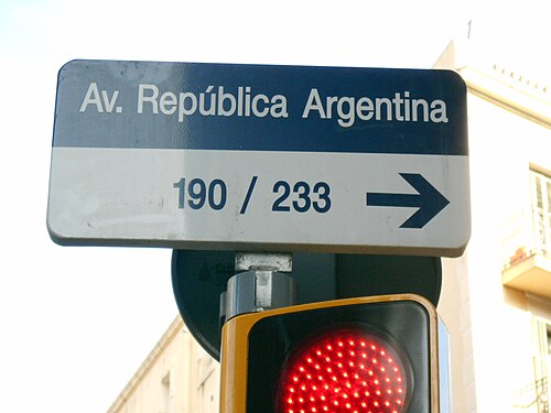 لوحة الطريق: Avinguda de la República Argentina.