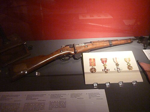 بندقية بيرتييه M1916 مزودة بمخزن ذخيرة سعة 5 طلقات