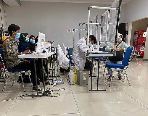 خدمة الفحص السريع لفيروس كوفيد-19 في محطة باسار سينين