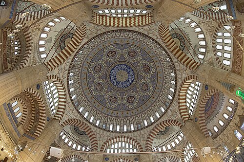 منظر داخلي لمسجد السليمية، أدرنة