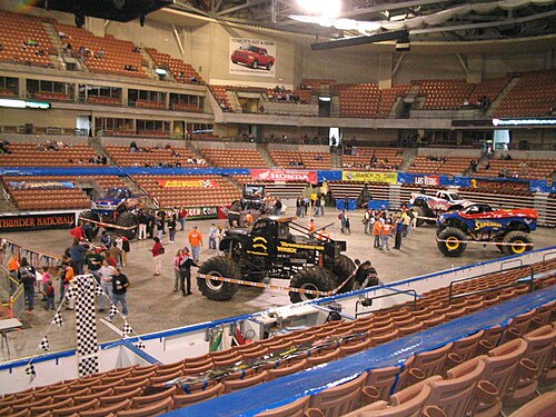 حفل ما قبل العرض لبطولة USHRA Thunder Nationals في الساحة