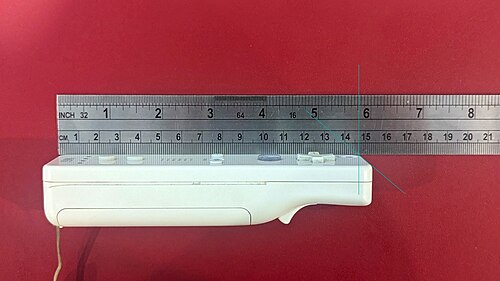 طول وحدة تحكم نينتندو وي: 148 مليمترًا
