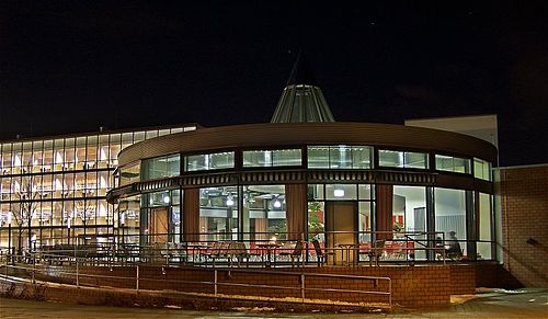 مطعم وكافيتريا الجامعة