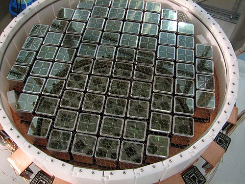 مصفوفة أنابيب التضخيم الضوئي من نوع زينون 100 (Borrom PMT)