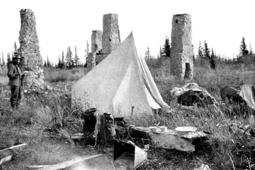 صورة من عام 1911، لم يتبق منها سوى أربع مداخن