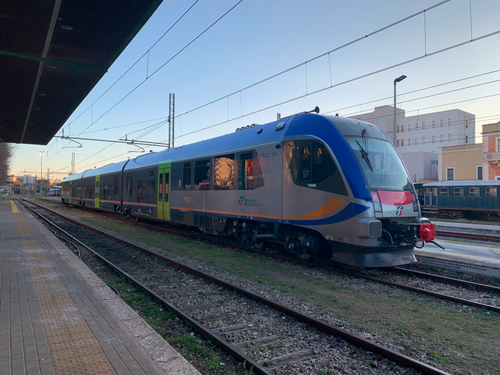 Regionale كما تعمل في بوليا بواسطة Ferrovie del Sud Est (FSE)