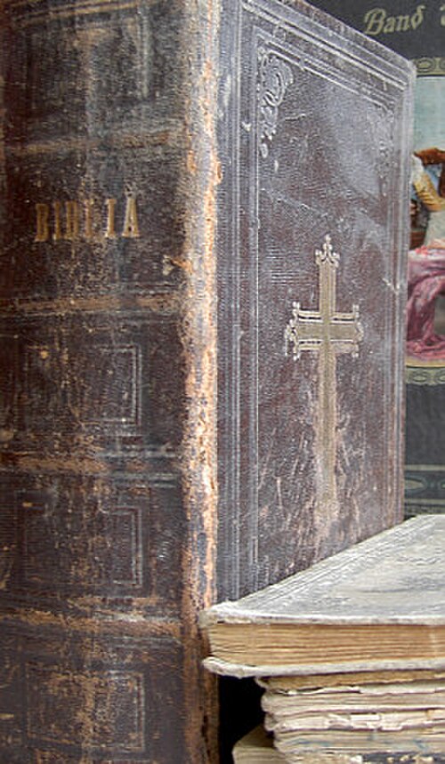 نسخة من الكتاب المقدس تعود إلى العصر الفيكتوري عام 1866