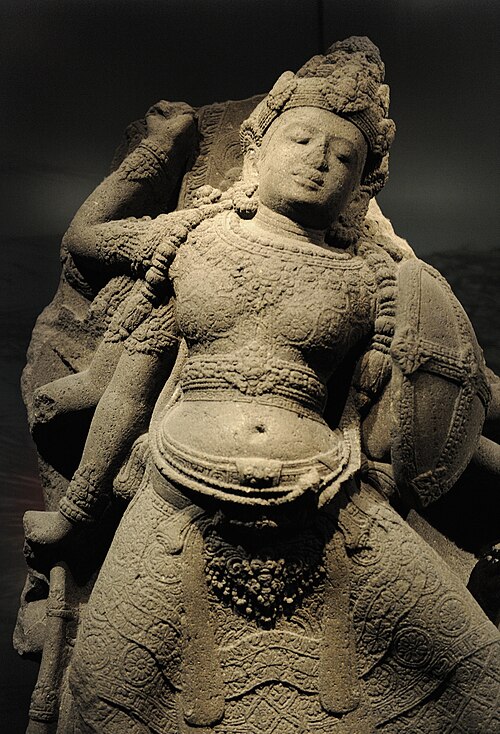 نموذج الباتيك على تمثال دورغا ماهيشاسورامارديني، سينغاساري، 1275-1300