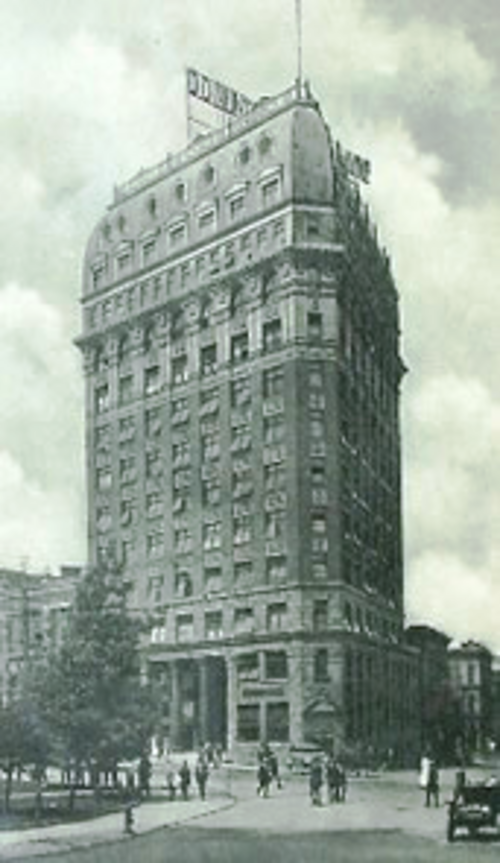 مبنى دومينيون عام 1915