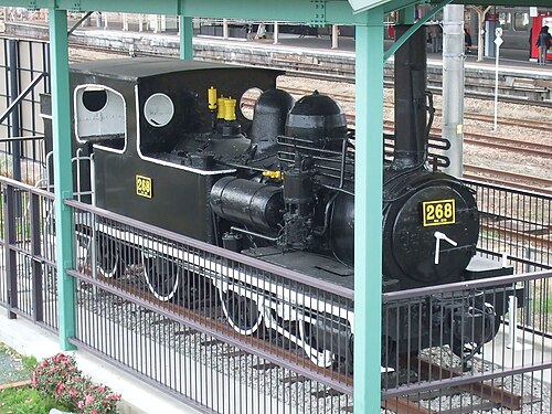 نظرة أقرب على قاطرة البخار: قاطرة من طراز JGR Class 230 (رقم 268).