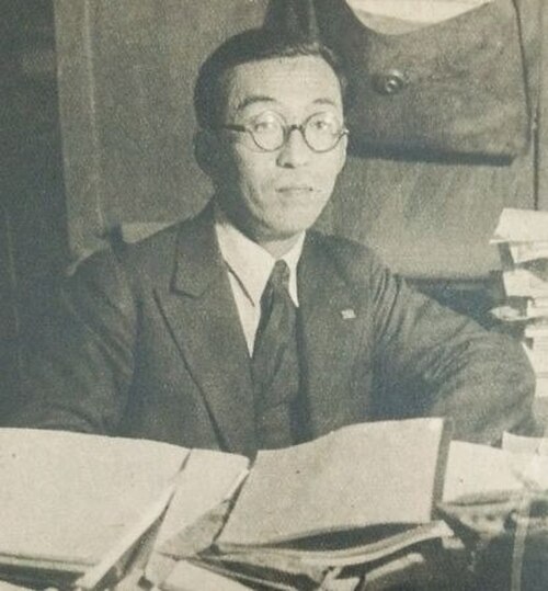 شويتشي ساكاتا، عالم فيزياء، معروف بأعماله النظرية حول الجسيمات دون الذرية (نموذج ساكاتا)، مرشح لجائزة نوبل في الفيزياء.