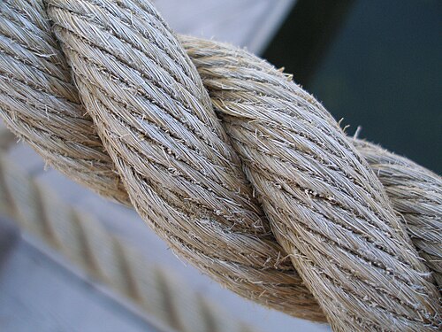 حبل سحب ثلاثي الخيوط من الألياف الطبيعية