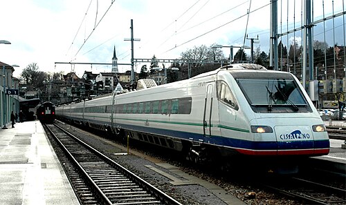 الزي الأصلي لشركة سيسالبينو. هنا، ETR 470.1 في 16 فبراير 2006 من شافهاوزن إلى شتوتغارت.