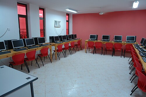 مختبر الحاسوب في الجامعة المستقبلية.