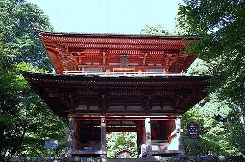 Nijūmon في Kōmyō-ji في أيابي.