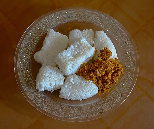 الكيريباث هو نوع من بودنغ الأرز التقليدي من سريلانكا
