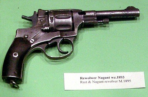 مسدس ناغانت روسي من طراز M1895