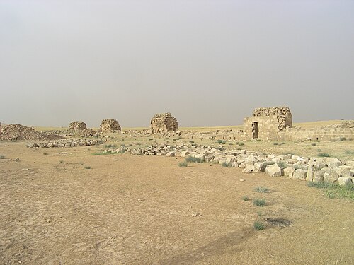 جزء من الجدار الخارجي، مع أبراج
