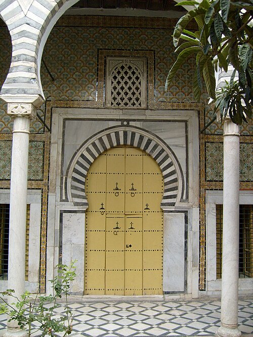 باب في دار عثمان