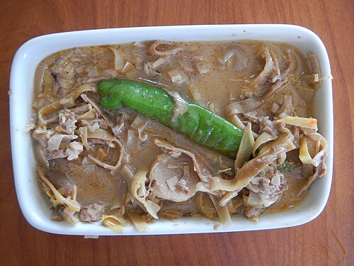Kilawin na pusô ng saging (زهور الموز)