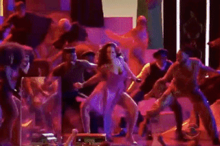 ريهانا تؤدي أغنية "غوارا غوارا" في حفل توزيع جوائز غرامي السنوي الستين.