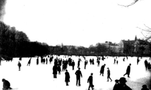 التزلج على الجليد في بحيرة هارلم مير عام 1906.