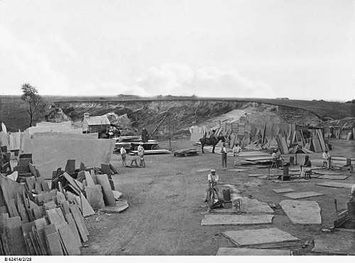 عمال يستخرجون الأردواز في محجر مينتارو في مينتارو، جنوب أستراليا، حوالي عام 1880