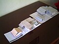 نماذج معمارية ورقية لبنغلوا ومكتب ومنزل.