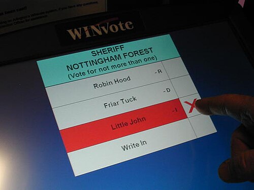 جهاز التصويت WINvote من شركة Advanced Voting Solutions في مقاطعة أرلينغتون، فيرجينيا
